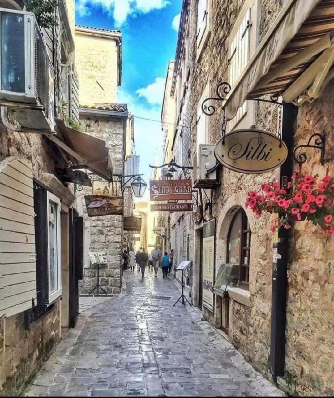 Apartment Old Town 6 *
